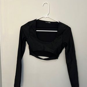 Black long sleeve crop top